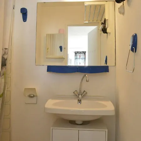Studio Cap D'Agde, 1 Piece, 3 Personnes - Fr-1-249-249 * Agde
